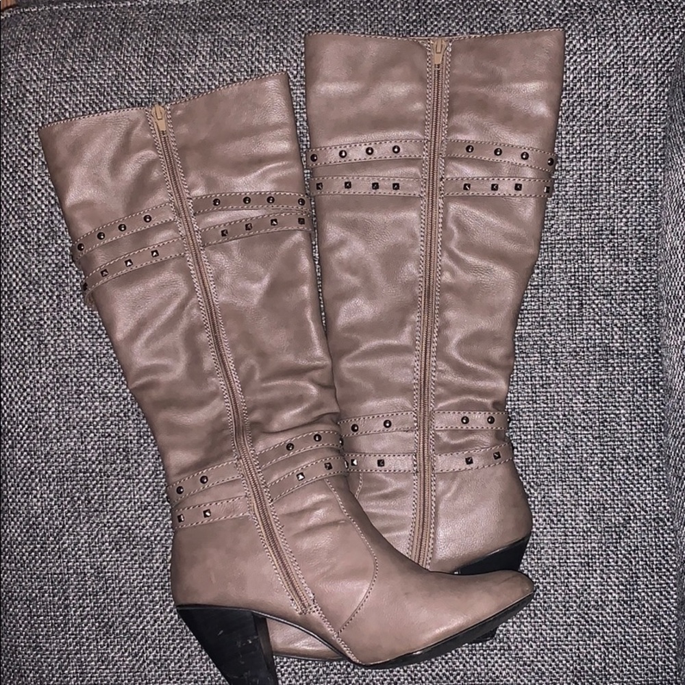 Boot - Picture 2 of 3
